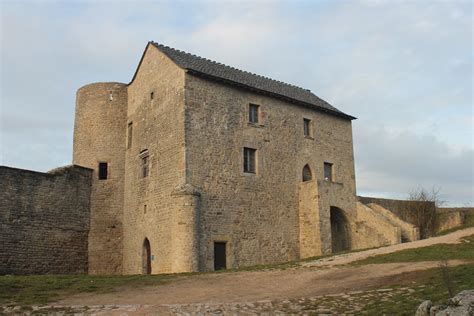 Le Château de Matsumoto: Une Forteresse Médiévale Imperieuse qui Résite au Temps!