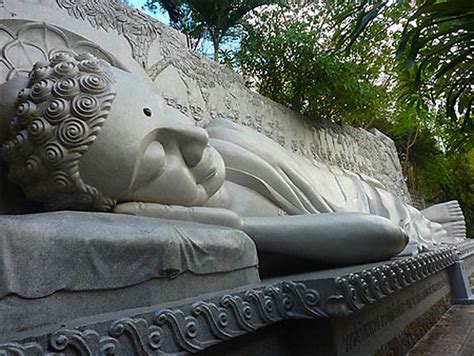  Le Temple du Bouddha Blanc : Une Odyssée Spirituelle en plein Coeur de Xinxiang !